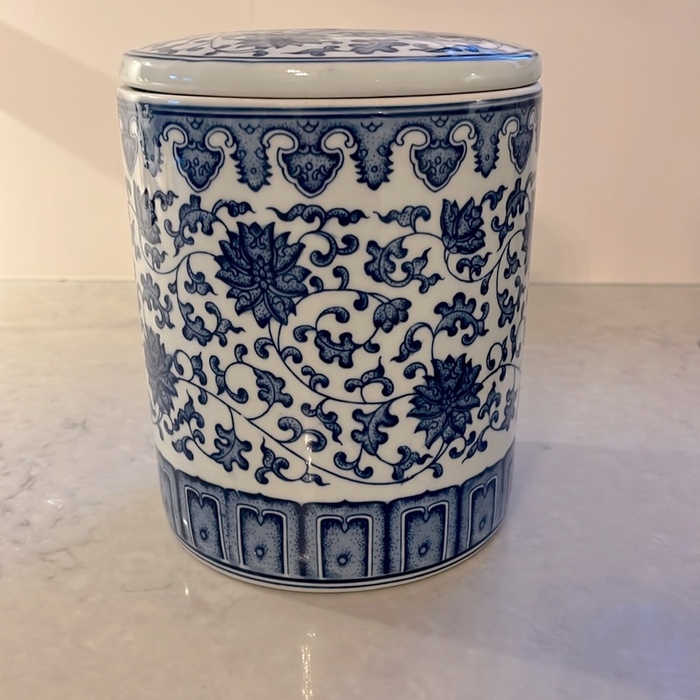 Williams Sonoma Large Floral Vines Ginger Jar